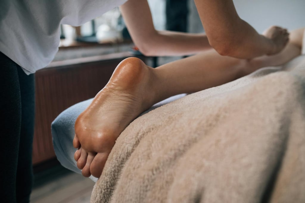 Masaje de pies para la prevención de varices 